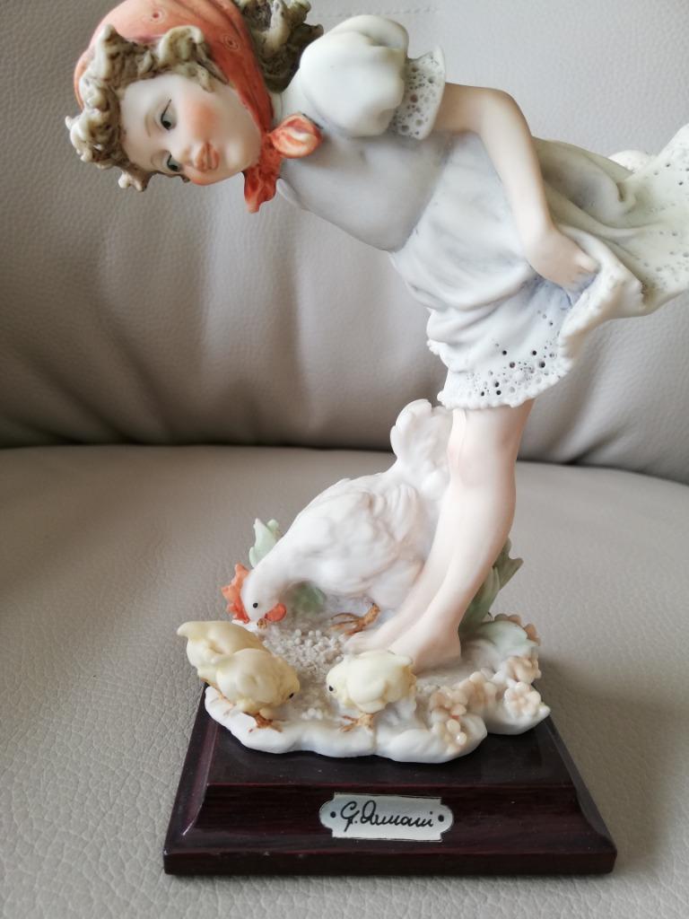 Statue Armani fille avec poulets/poussins, porcelaine, Enlèvement ou Envoi, Neuf, Humain