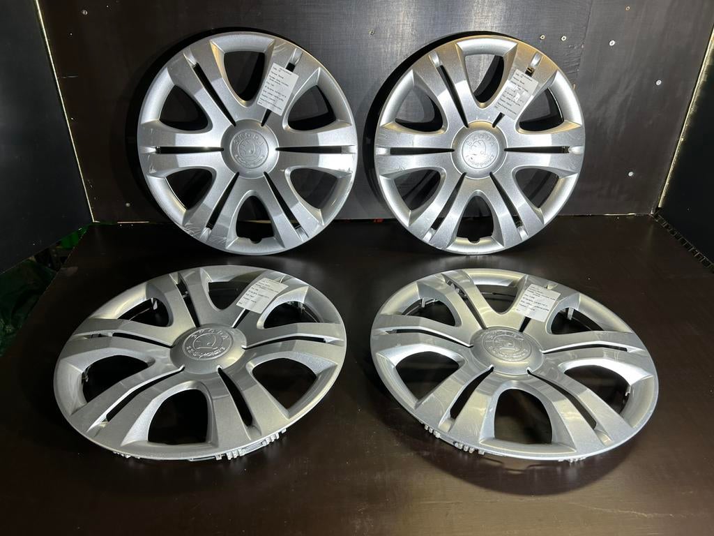 4 enjoliveurs Skoda fabia octavia roomster rapid scala 15", Autos : Divers, Enjoliveurs, Utilisé, Enlèvement ou Envoi