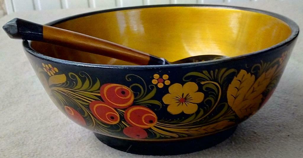 Une coupe en bois peint Khokhloma avec sa cuillère, Ophalen, Nieuw