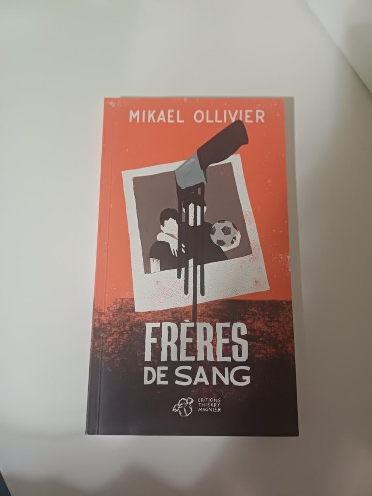 Franse leesboek 'Frères de sang' van Mikaël Ollivier, Boeken, Ophalen of Verzenden, Zo goed als nieuw, Mikaël ollivier