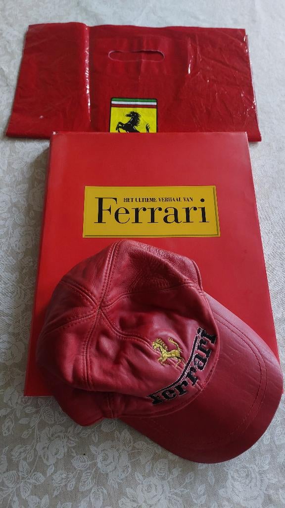 Boek en lederen pet Ferrari, Ophalen, Gedragen, 58 of 59 cm (L, 7¼ of ⅜ inch), Pet