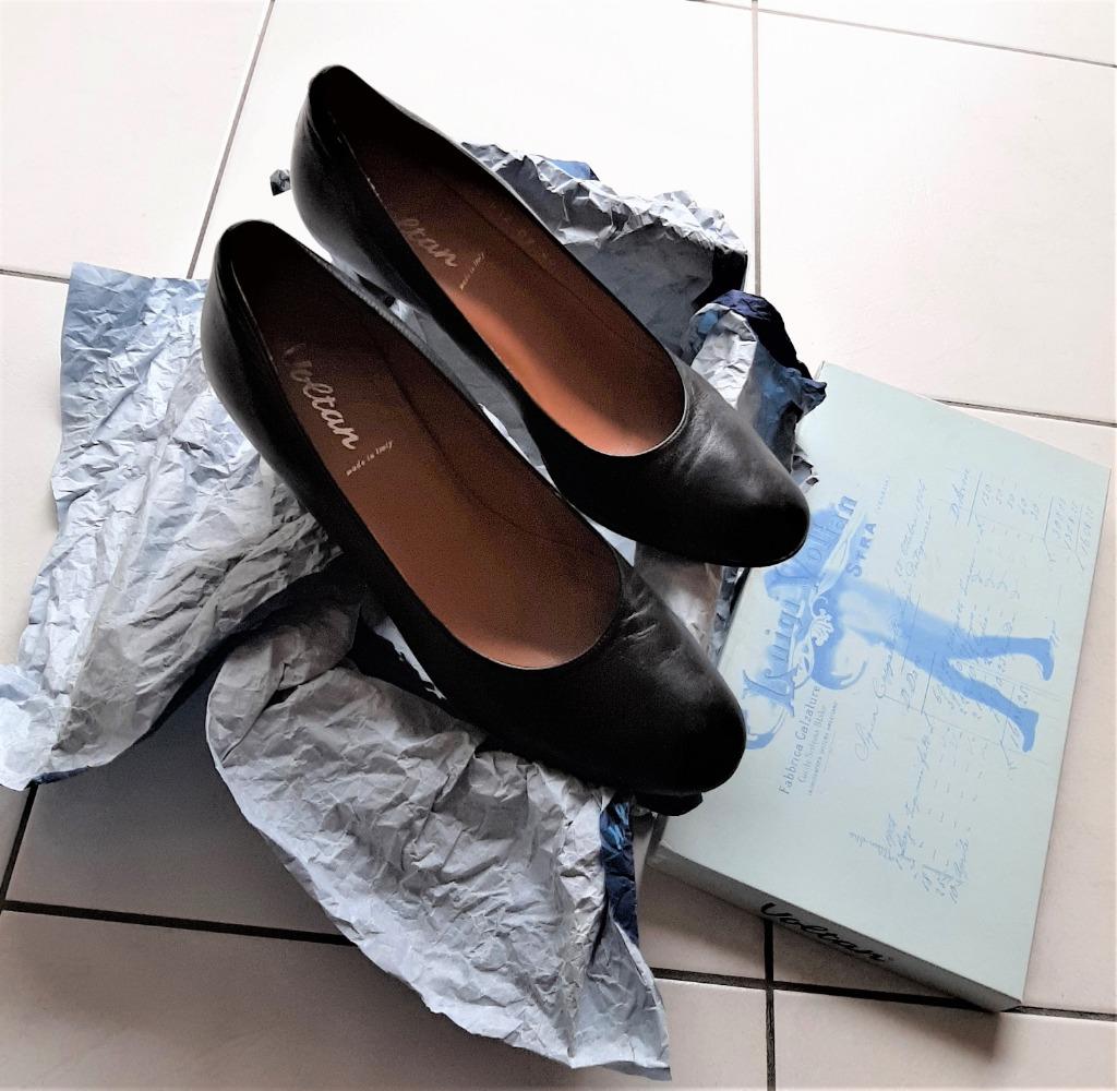 Te koop: Mooie zwarte ledere elegante pumps van "Voltan", 40, Pumps, Zwart, Ophalen of Verzenden, Zo goed als nieuw