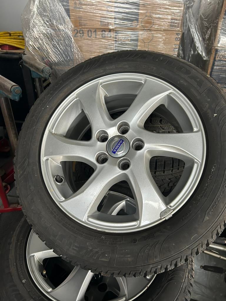 Set origineel Volvo winter banden met velgen als nieuw, Ophalen, Gebruikt, Banden en Velgen, Winterbanden