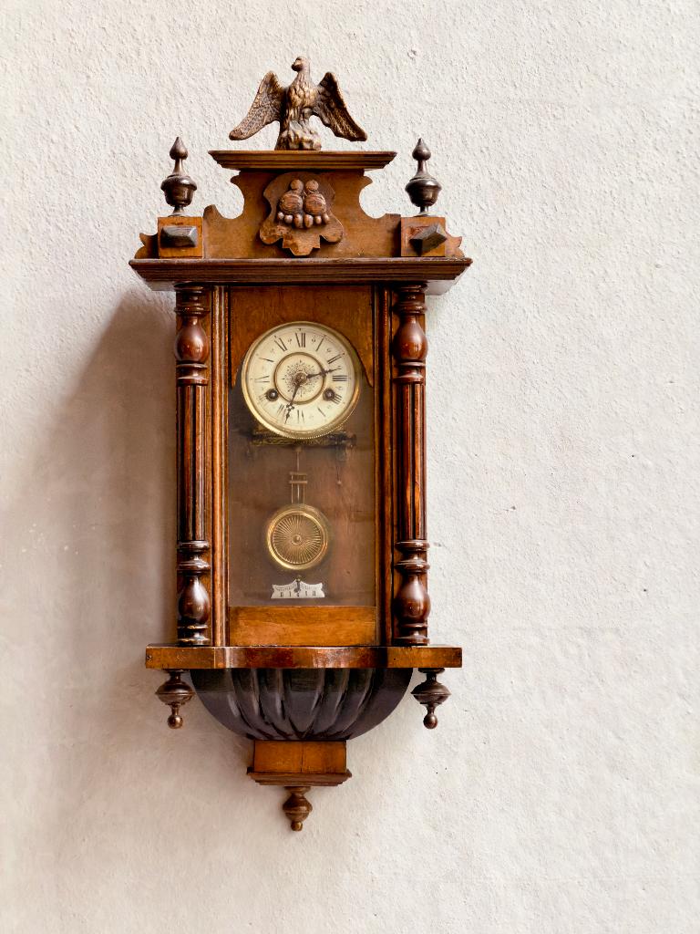 Horloge murale en bois antique avec pendule, Enlèvement