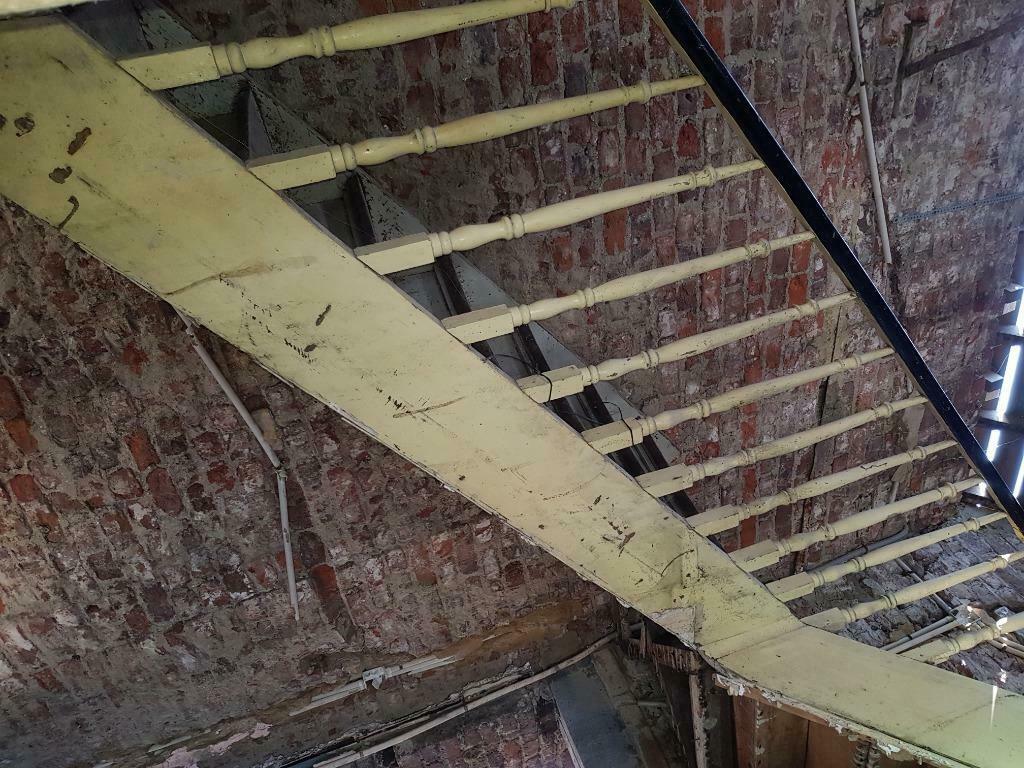 escalier prix pour 1 volée larg.  70 ou 80 0478.28.75.33, 250 à 300 cm, Autres essences de bois, Enlèvement, Utilisé
