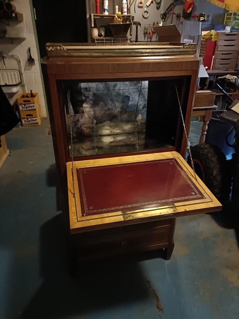 SECRETAIRE, Enlèvement