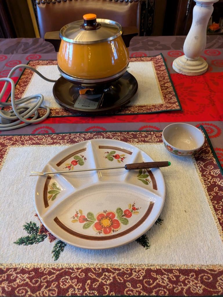 Nouveau set à fondue avec 6 assiettes, 6 casseroles, 6 bâton, Enlèvement ou Envoi, Comme neuf