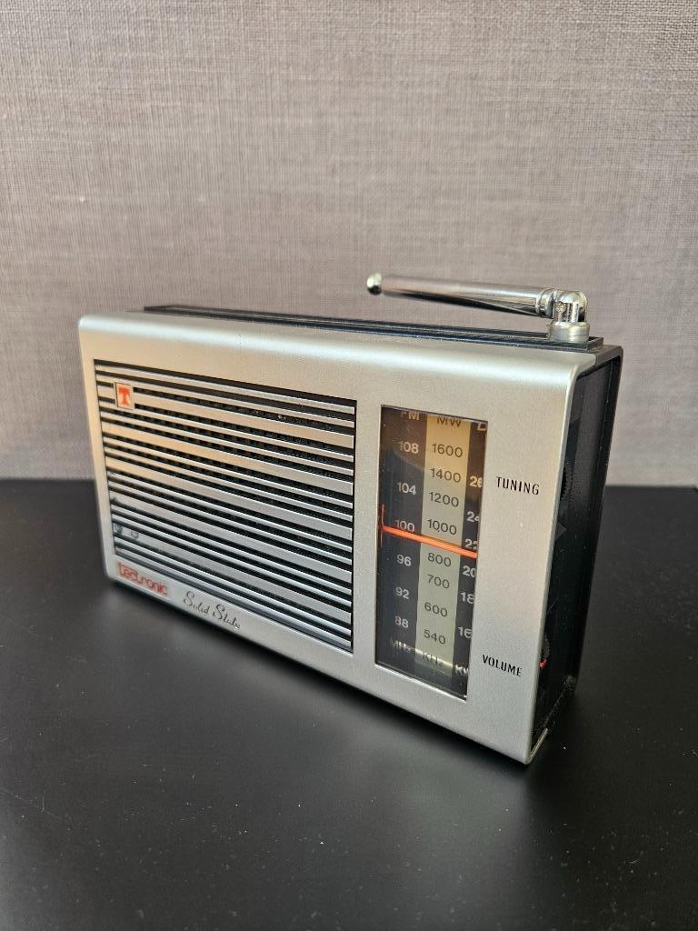 Techtronic Solid State RFA-303 draagbare vintage radio, Audio, Tv en Foto, Radio's, Niet werkend, Radio, Ophalen of Verzenden