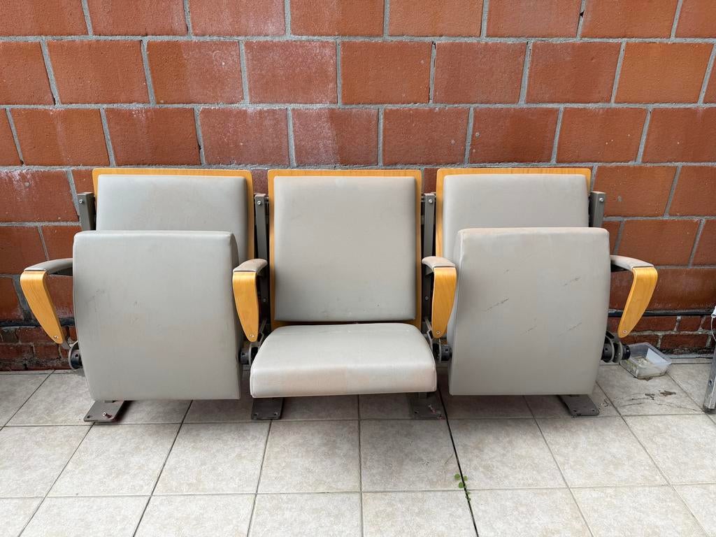 Drie zeer stevige Aula stoelen., Ophalen, Gebruikt, Drie, Grijs