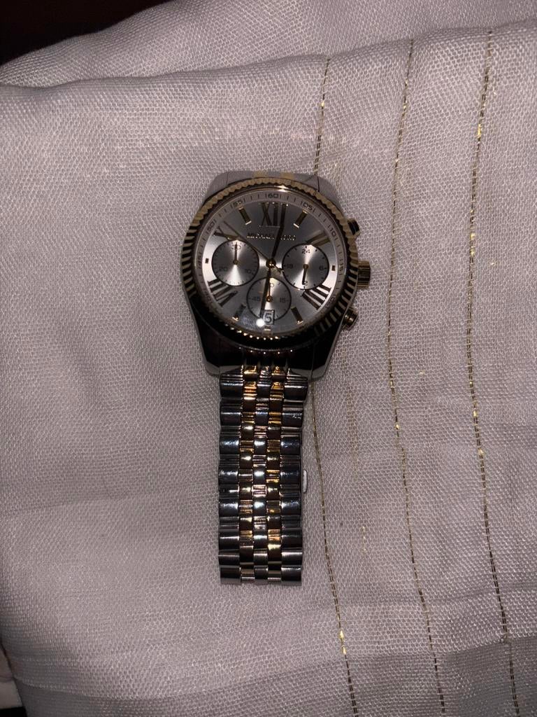 Montre Mickael Kors argenté doré, Bijoux, Sacs & Beauté, Montres | Femmes, Montre-bracelet, Autres marques, Enlèvement ou Envoi