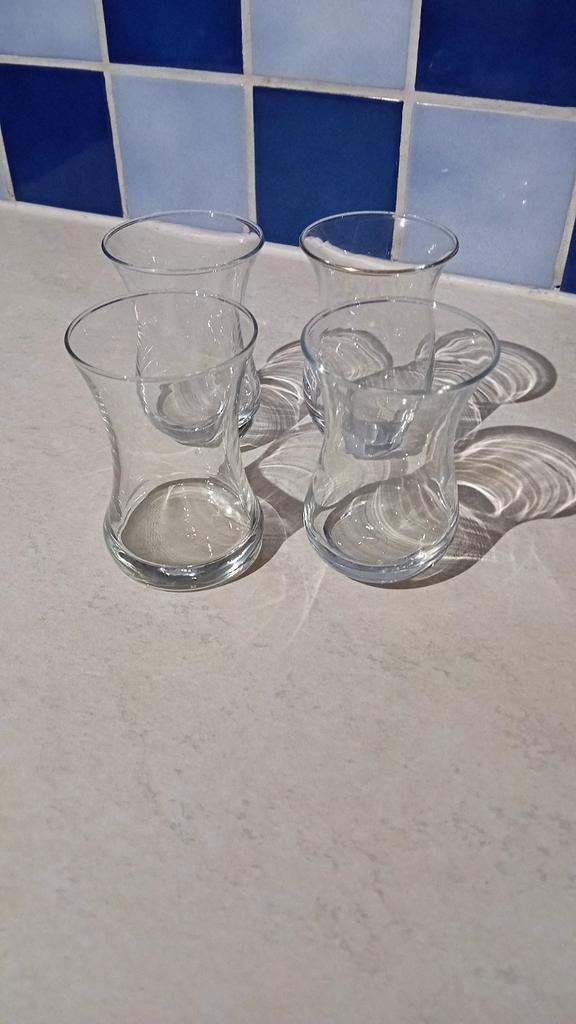 Lot de 4 verrines de 9,5 cm de haut (ou petits vases), Collections, Verres & Petits Verres, Enlèvement ou Envoi, Comme neuf, Autres types