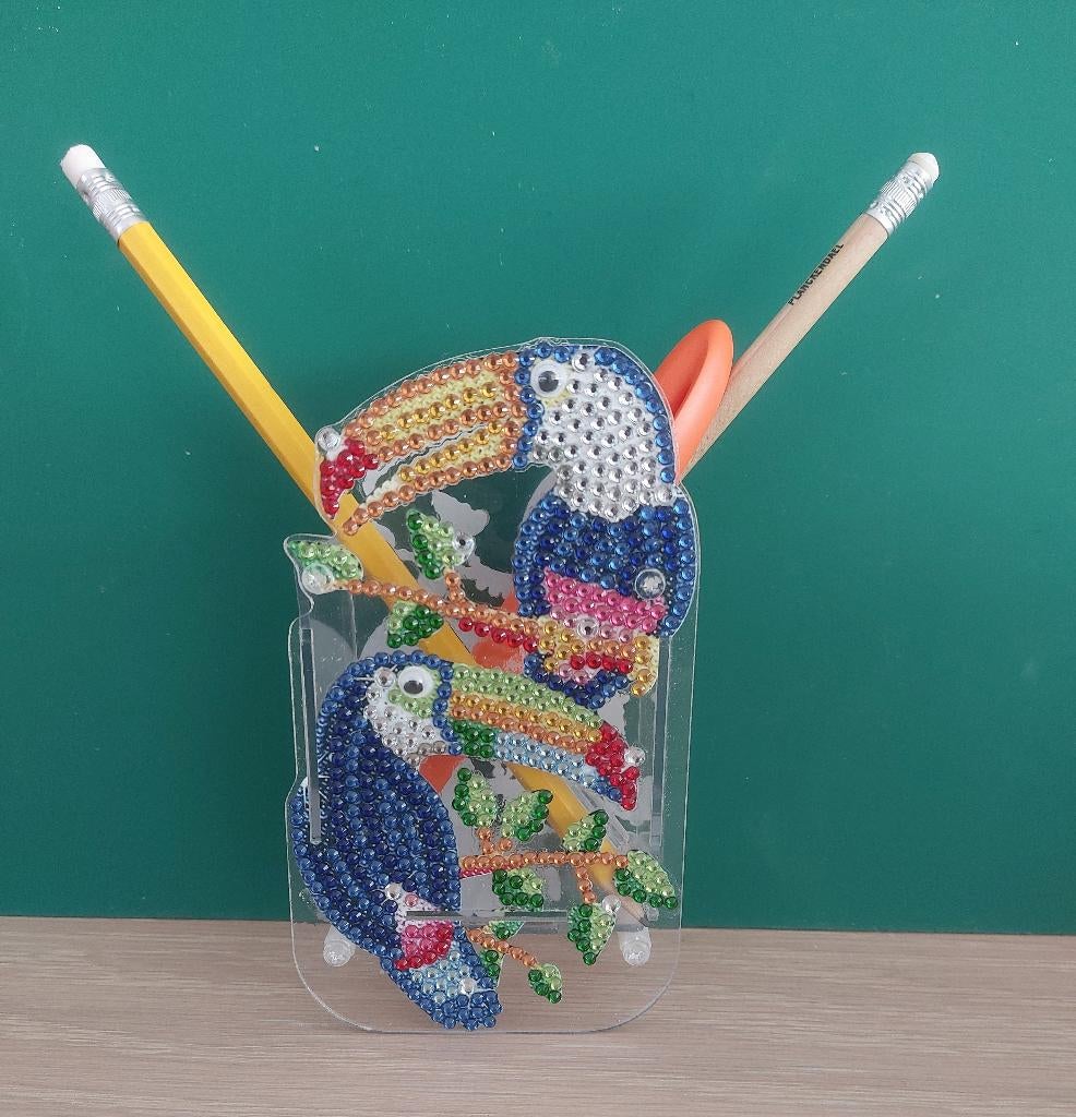 Porte-crayons en acrylique et pierres de strass "Toucans", Maison & Meubles, Enlèvement ou Envoi, Neuf