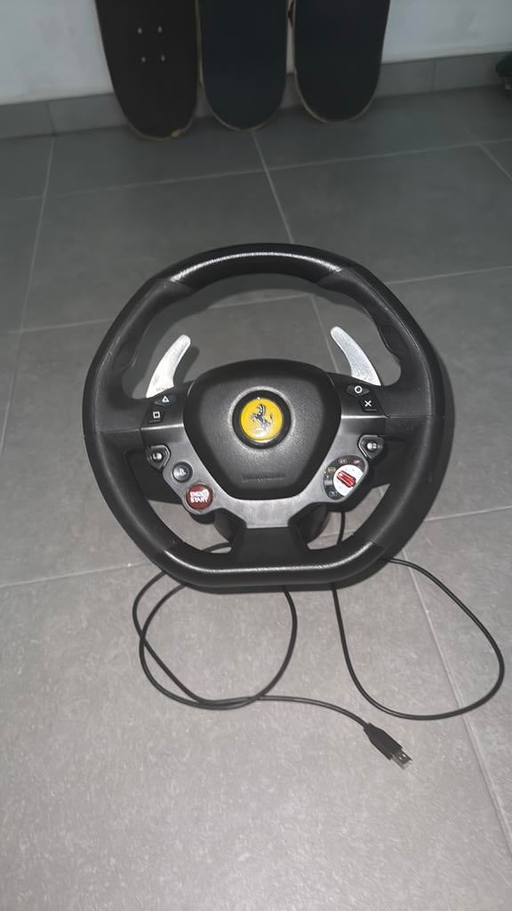 Thrustmaster gamingstuur + pedalen playstation, Games en Spelcomputers, Ophalen, Zo goed als nieuw, Stuur of Pedalen, PlayStation 4