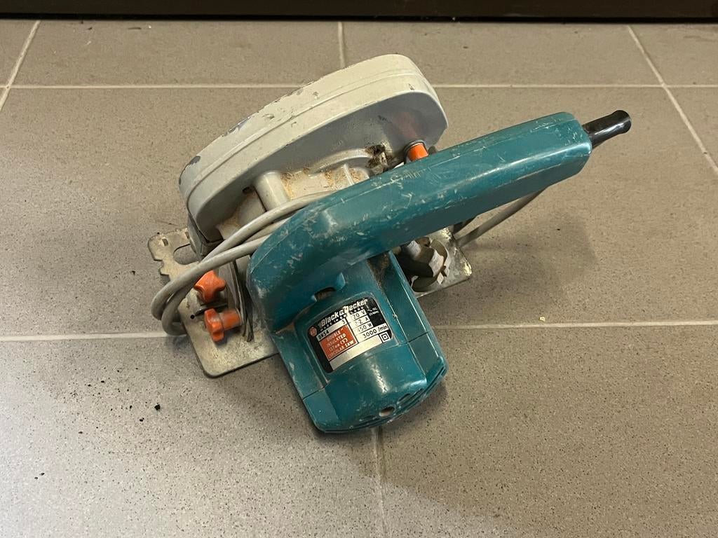 Scie circulaire Black&Decker, Bricolage & Construction, Outillage | Scies mécaniques, Enlèvement, Utilisé, Moins de 600 watts