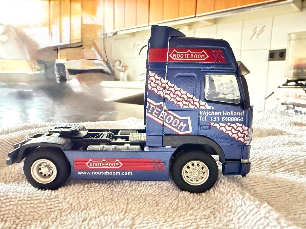 Vrachtwagen Volvo schaalmodel, Ophalen, Gebruikt