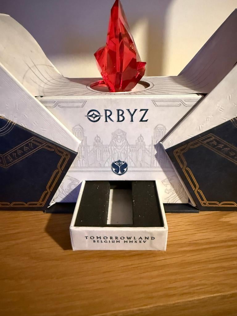 Coffret Tomorrowland ORBYZ édition 2025 sans bracelet, Tickets & Billets, Événements & Festivals, Une personne, Plusieurs jours