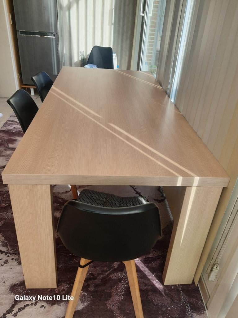 Table à manger Très propre, comme un endroit propre et en bo, Maison & Meubles, Enlèvement, Comme neuf, 6 à 8 chaises