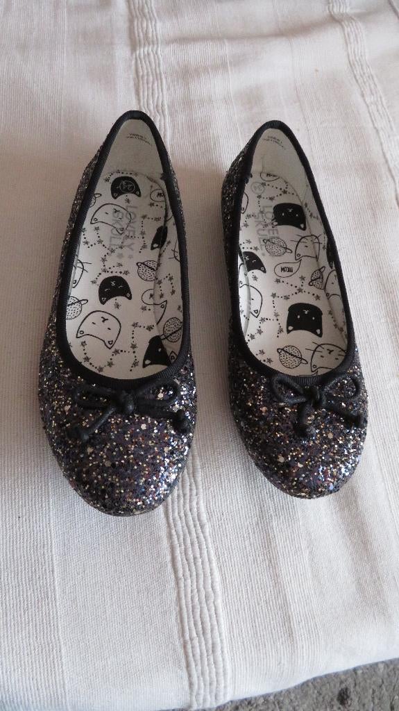 Ballerines neuves noires avec sequins dorés 34, Neuf, Enlèvement ou Envoi, Chaussures, Fille