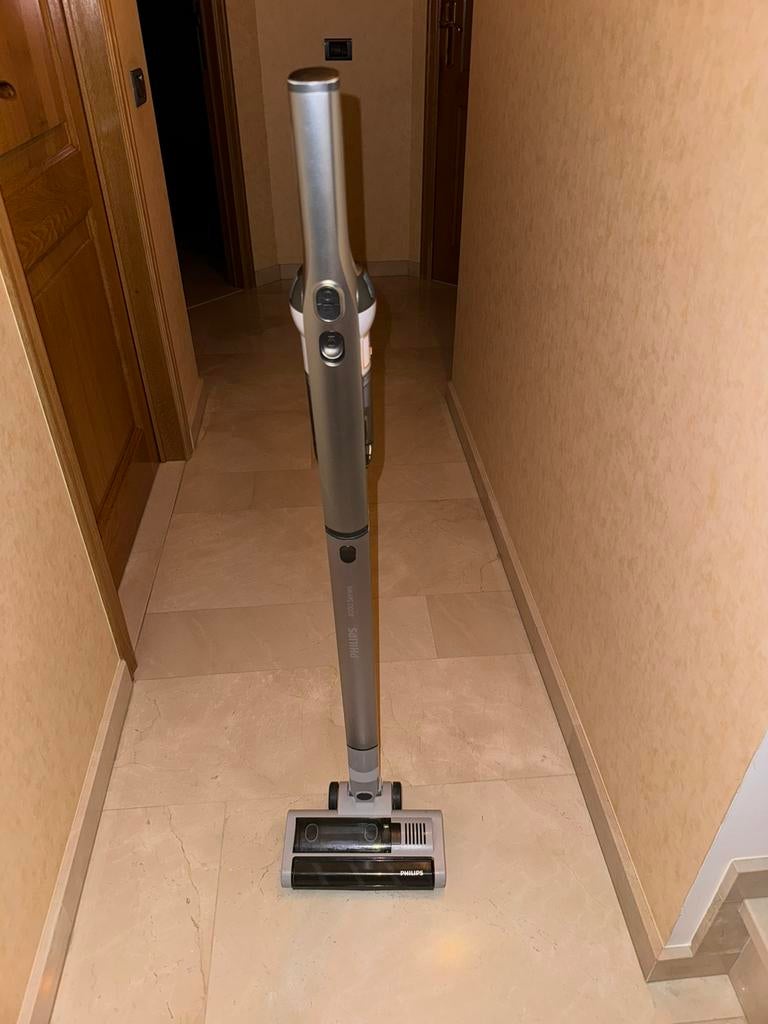 Aspirateur balai sans fil Philips série 4000, Enlèvement, Comme neuf