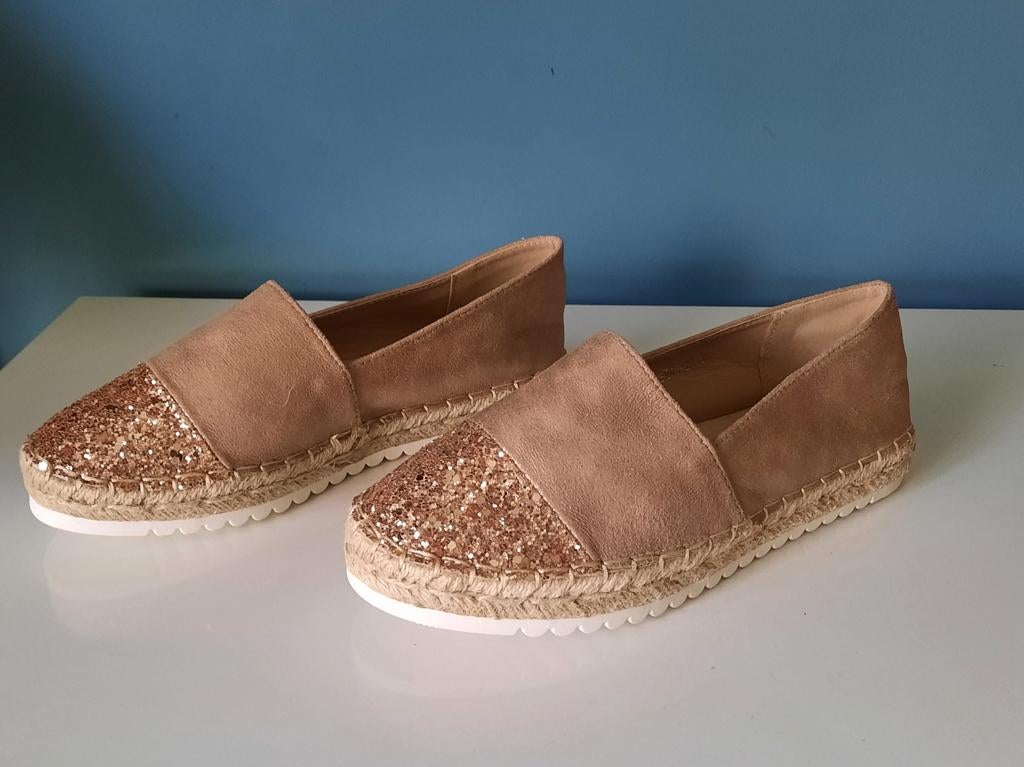NIEUWE mocassin instappers "36", Kleding | Dames, Nieuw, Ophalen of Verzenden, Instappers, Beige