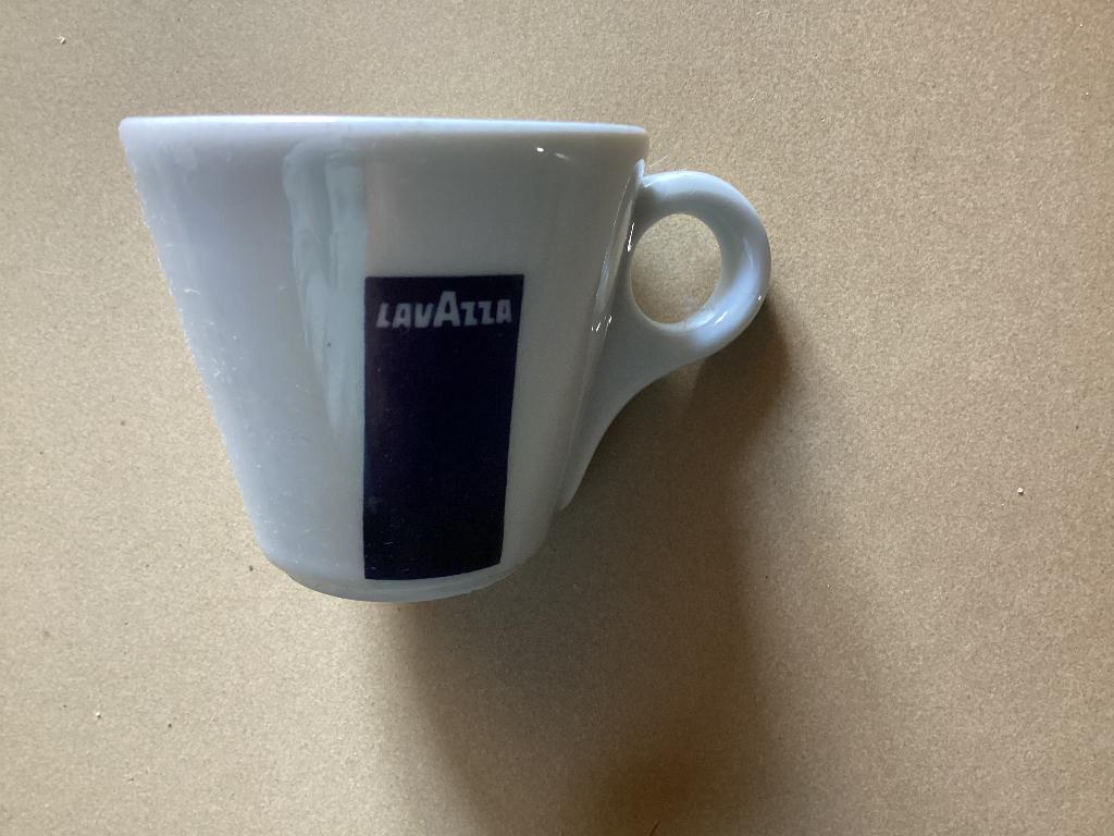 28 kleine espressotassen Lavazza, Huis en Inrichting, Keuken | Servies, Ophalen, Zo goed als nieuw, Kop(pen) en/of Schotel(s)