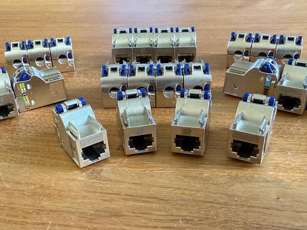 [Nieuw] Set van 24 Schneider Electric RJ45 Cat 6A Keystones, Ophalen, Nieuw