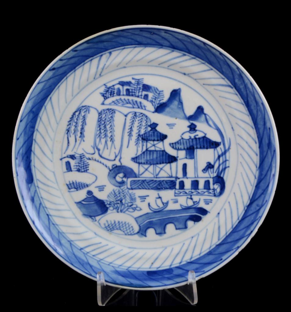 Une assiette chinoise - Bleu et blanc - Porcelaine - Rivierl, Antiquités & Art, Antiquités | Porcelaine, Enlèvement ou Envoi