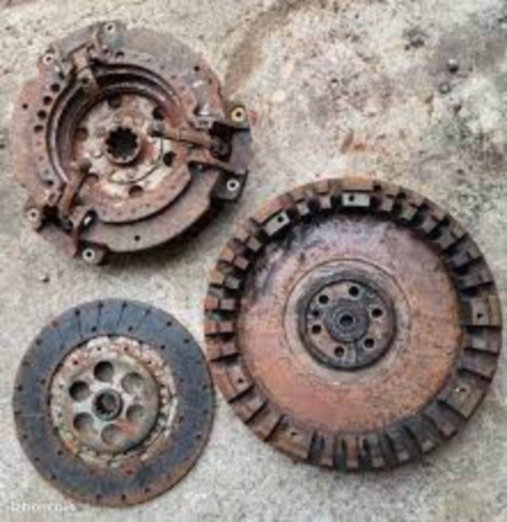 gezocht  vliegwiel perkins a3.152 motor ferguson MF, Ophalen