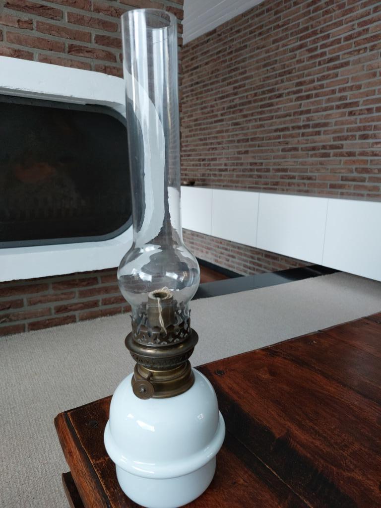 witte porseleinen olielamp mooi intact, Antiek en Kunst, Ophalen