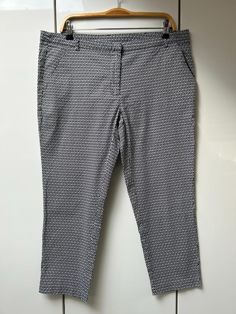 Pantacourt gris et blanc Kiabi - Taille 46 *, Vêtements | Femmes, Trois-quarts, Enlèvement ou Envoi, Comme neuf, Kiabi