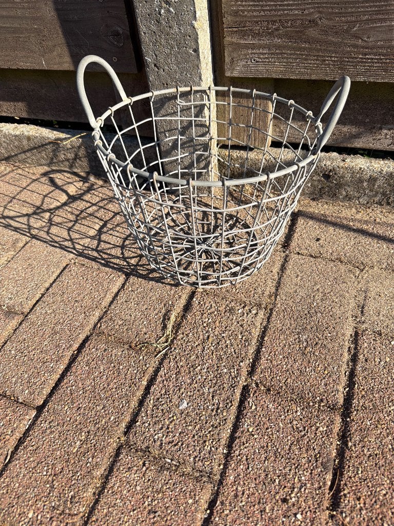 Metalen mandje, Ophalen