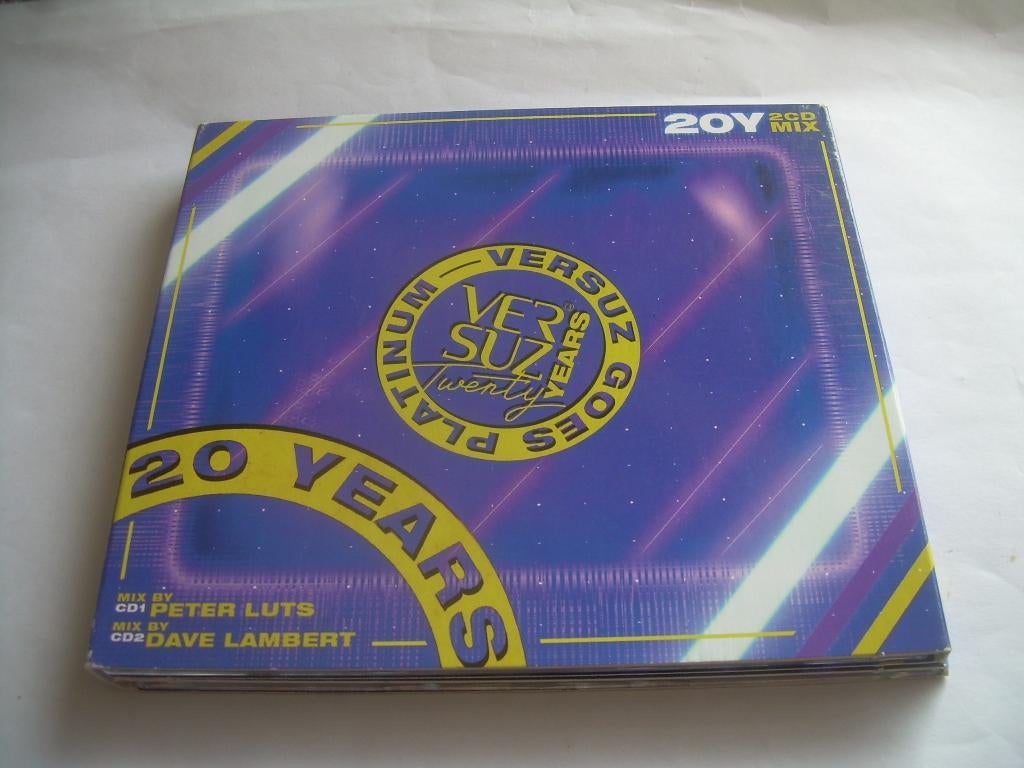 2 CD X - VS - 20 ANS, Enlèvement ou Envoi, Comme neuf, Techno ou Trance, Coffret
