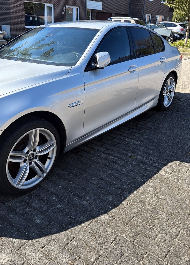BMW 520 F10, Autos, BMW, Cuir, 135 kW, Noir, 5 portes