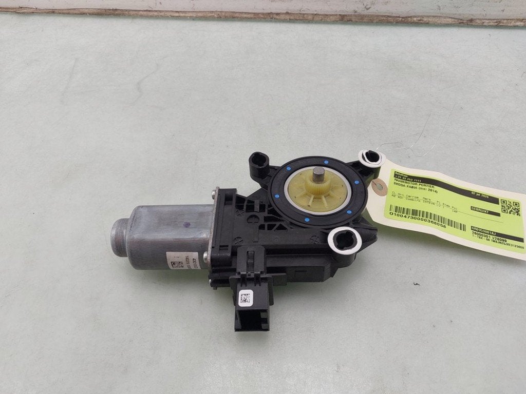MOTEUR LEVE VITRE ELECTRIQUE Skoda Fabia II Combi, Utilisé, Info@skoda-auto.de, Skoda, Max-Planck-Straße  3-5
64331  Weiterstadt, DE