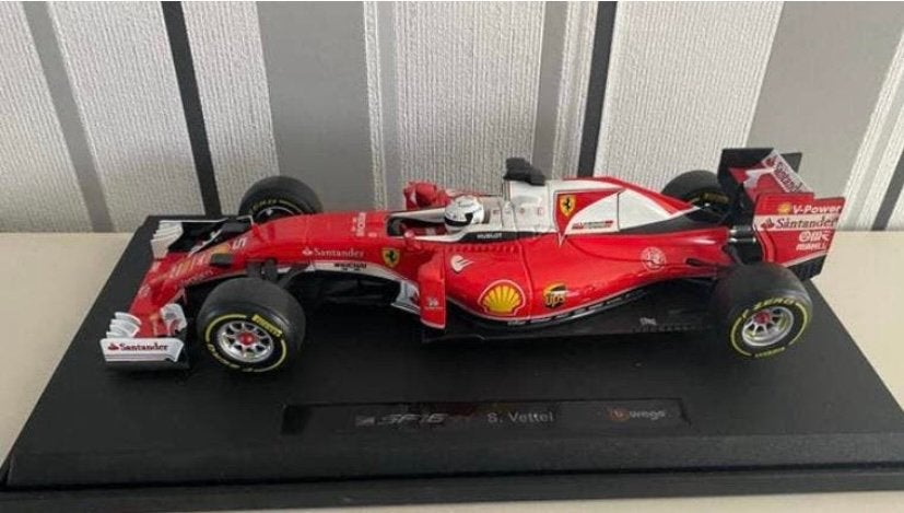 Formule 1 Ferrari SF16H (2016) 1/18, Enlèvement, Comme neuf