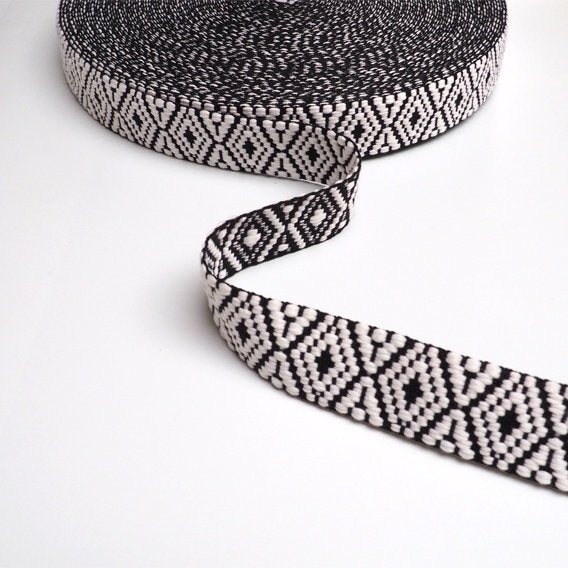 5952) 5 meter tassenband geometrisch zwart wit breedte 38mm, Ophalen of Verzenden, Nieuw, Lint, Band of Elastiek