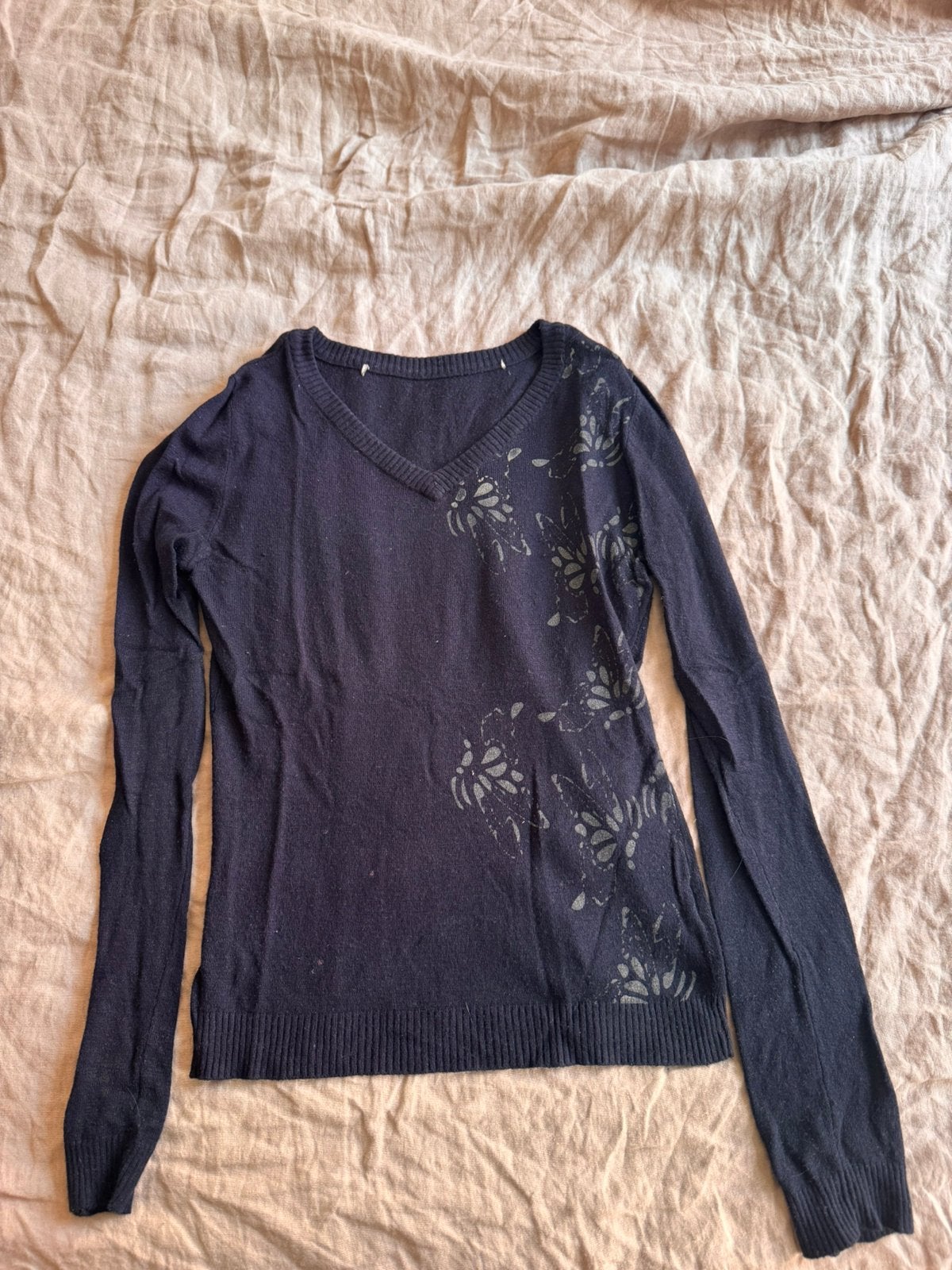 Petit pull cintre noir, Enlèvement, Porté, Noir