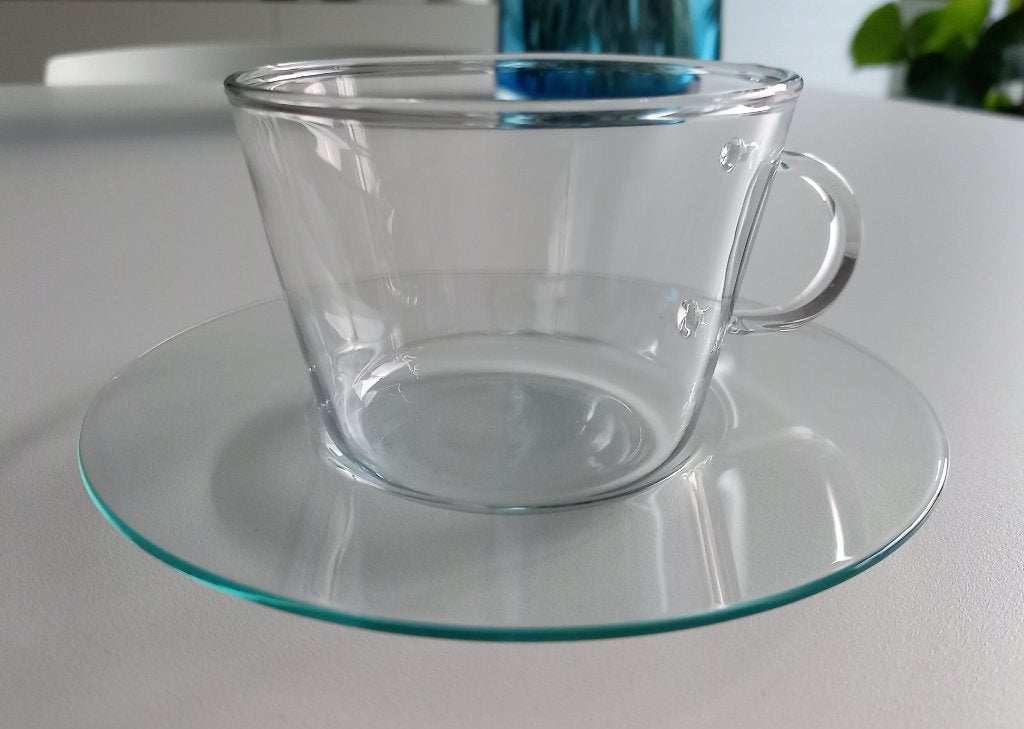 SET VAN 8 ELEGANTE GLAZEN KOFFIETASSEN MET BORDJE – NIEUW!, Ophalen, Nieuw, Glas, Kop(pen) en/of Schotel(s)