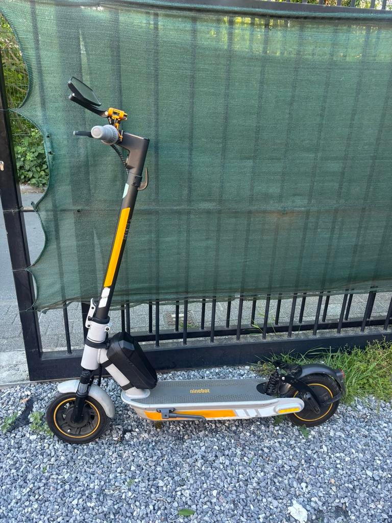 Ninebot g30 hangscooter, Fietsen en Brommers, Steps, Ophalen, Zo goed als nieuw