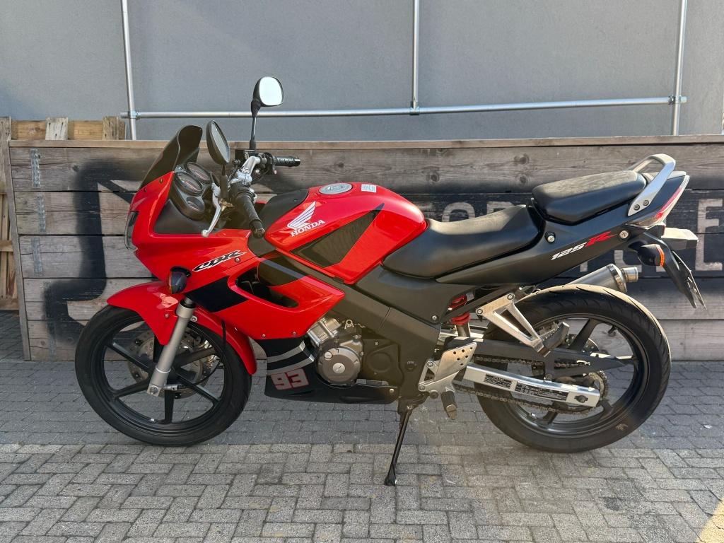 Honda CBR 125, Sportuitlaat, Sport, 125 cc, 11 kW of minder