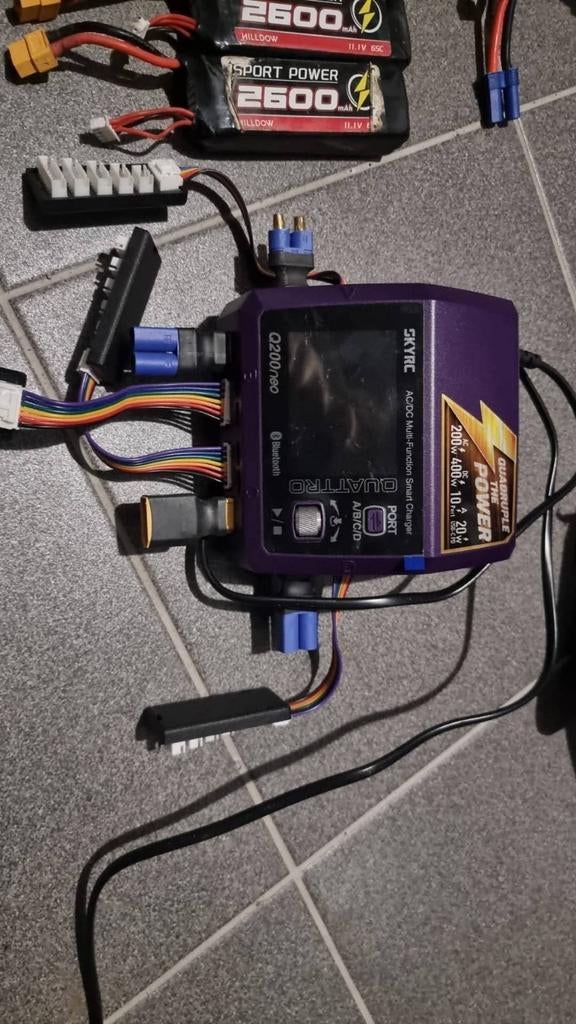 Rc skyrc q200neo met accu's 4s, Ophalen of Verzenden, Zo goed als nieuw