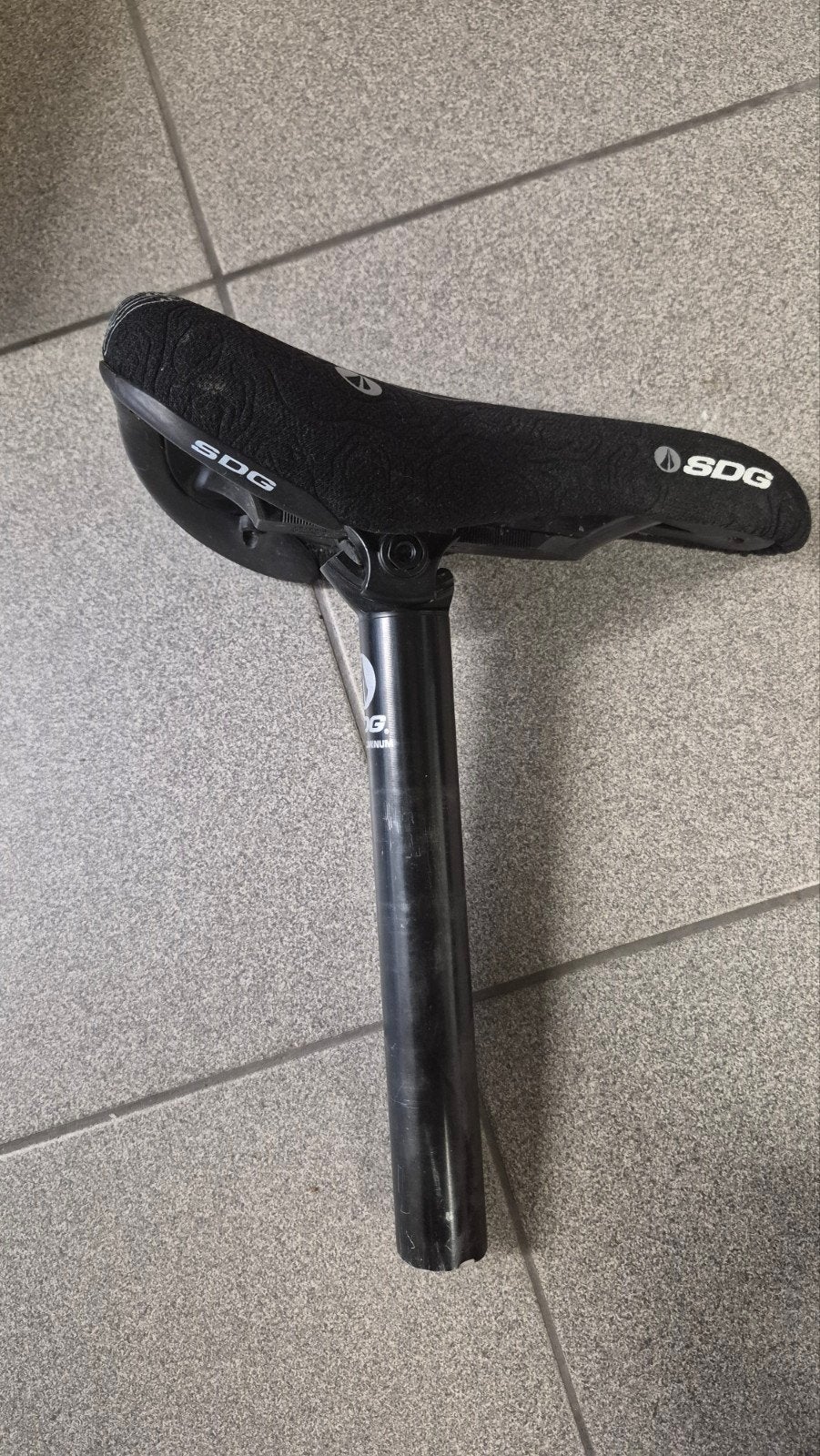 zadel + zadelpen, Fietsen en Brommers, Ophalen, Gebruikt, Stratos, Mountainbike