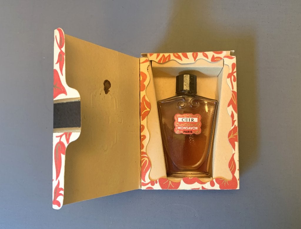 1960 Monsavon CUIR Miniatuur parfum, Verzamelen, Ophalen of Verzenden, Gebruikt, Miniatuur, Gevuld