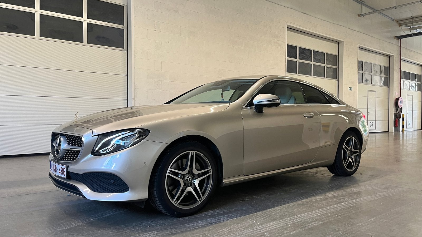 Mercedes E200 airmatic coupe exclusive, Automaat, Achterwielaandrijving, Beige, Leder