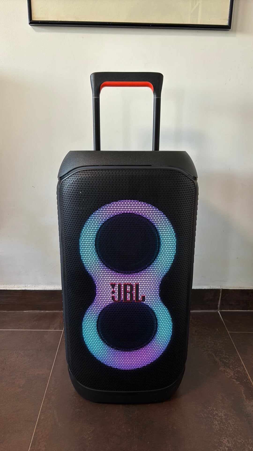 JBL PartyBox 320 + Microfoon te huur, Ophalen of Verzenden