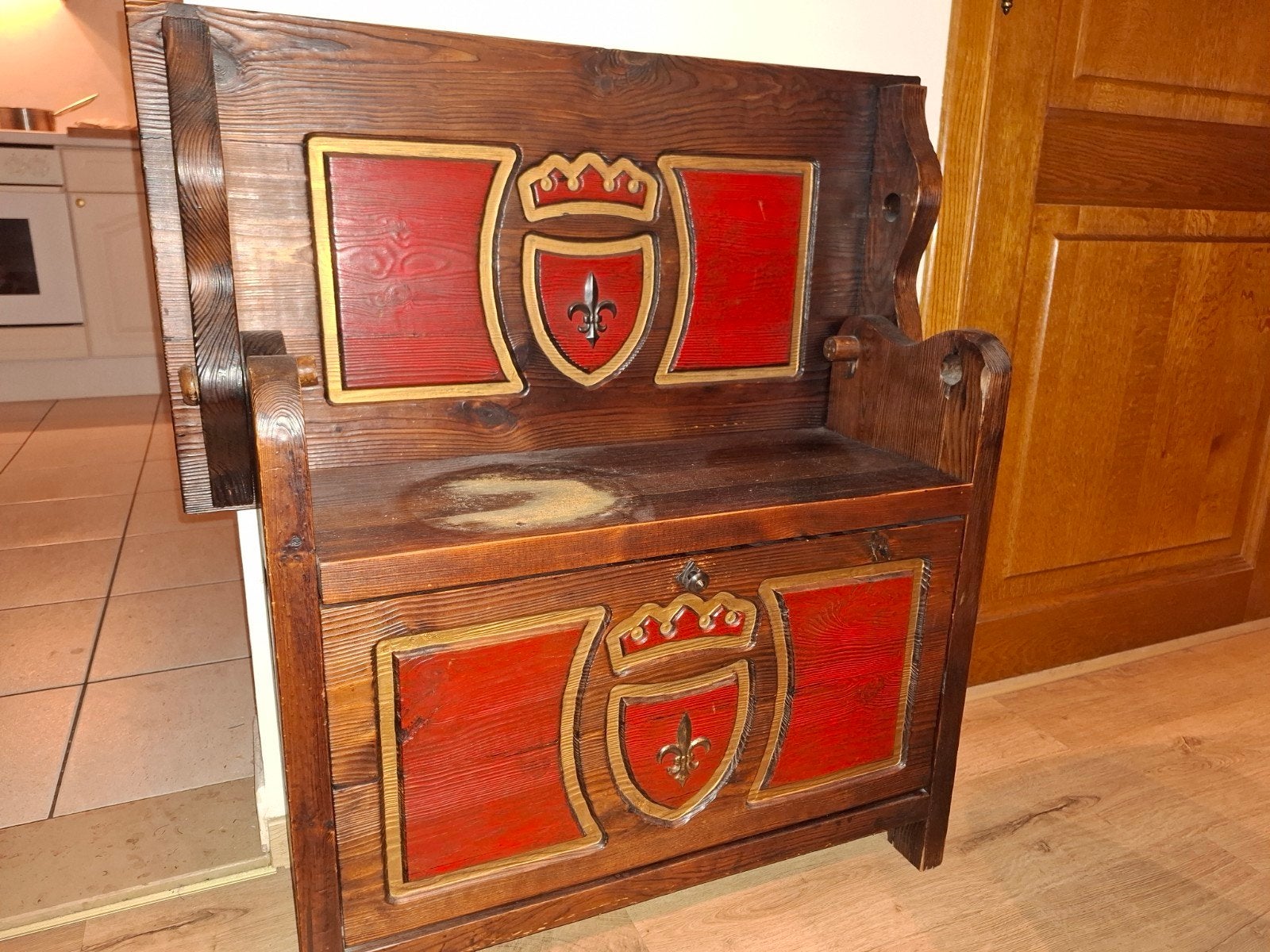 Spaanse bijzet kastje, Ophalen