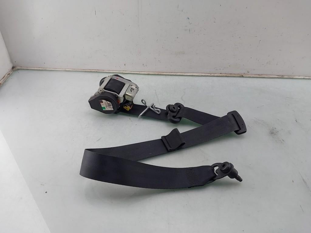 CEINTURE DE SECURITE AVANT DROIT Ford Focus 3, Henry-Ford-Straße  1
50735  Köln, DE, Ford-Werke GmbH, Kunden@ford.com, Ford