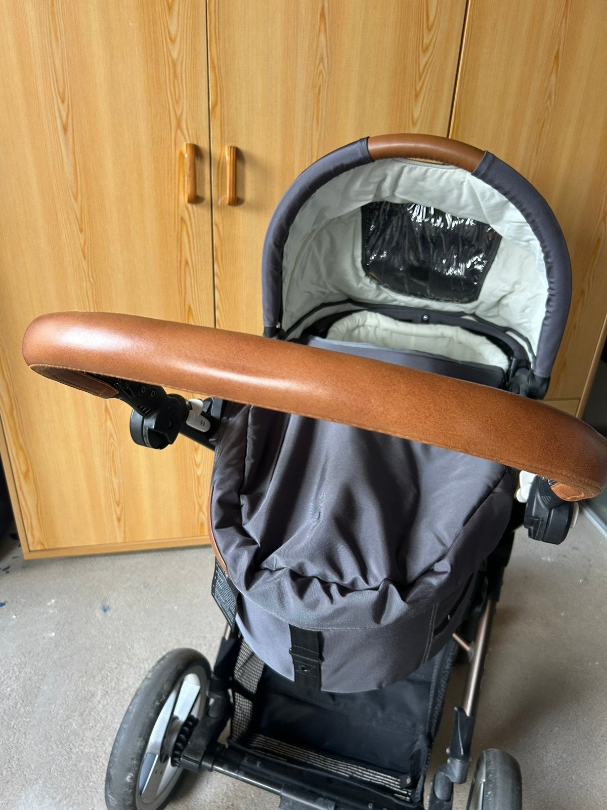 Wieg met onderstel Mutsy, Kinderen en Baby's, Kinderwagens en Combinaties, Gebruikt, Met reiswieg, Mutsy, Ophalen