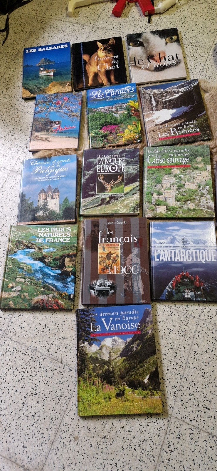13 livres, Livres, Nature
