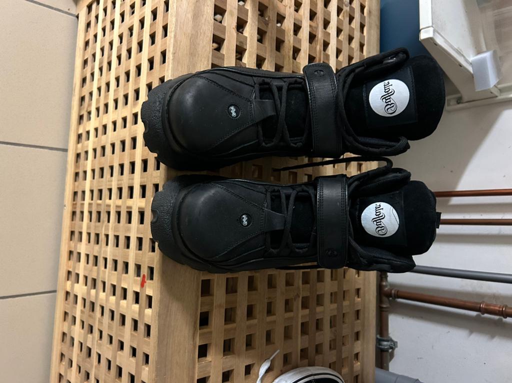 Buffalo schoenen, Ophalen